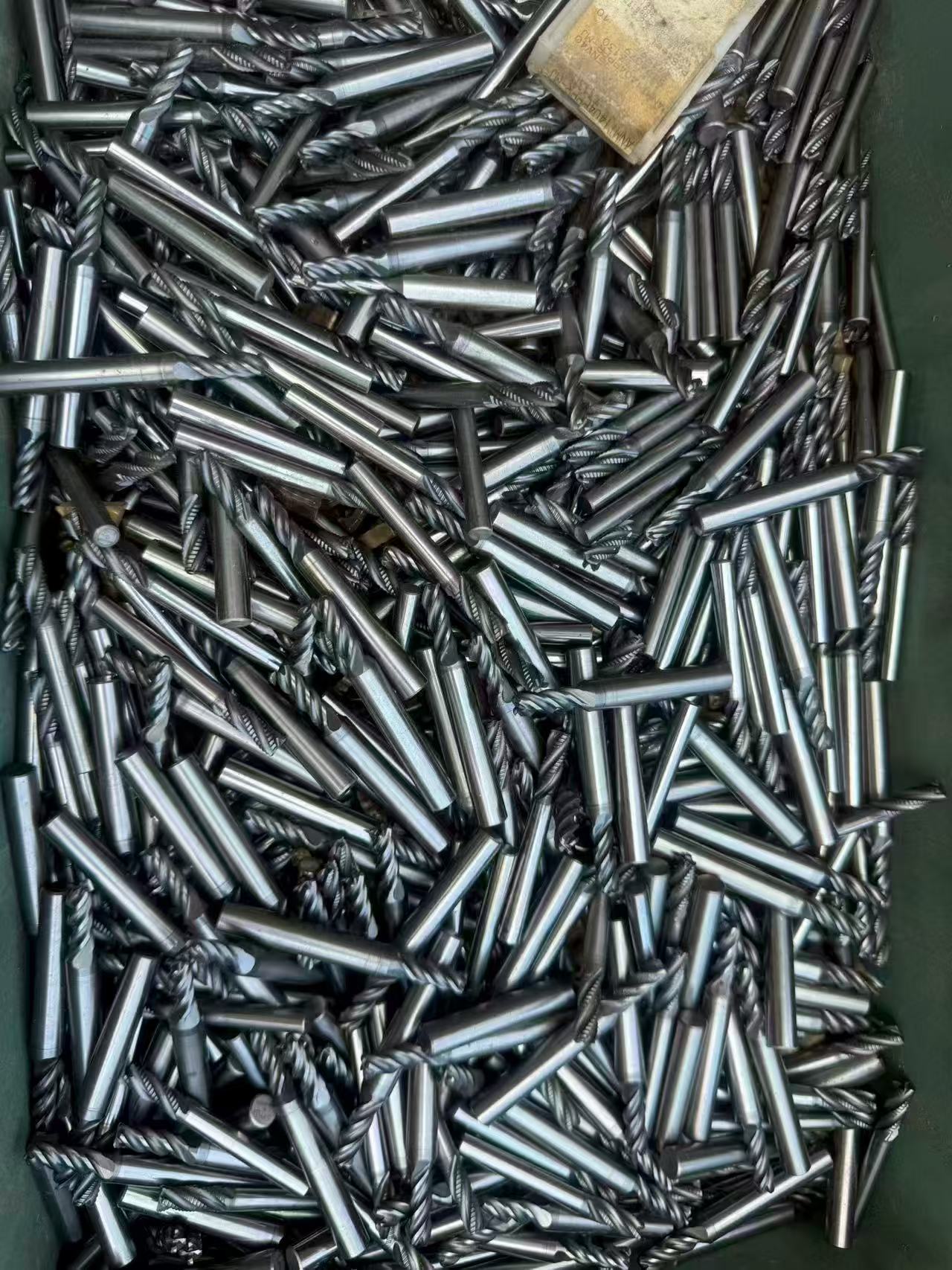 Tungsten carbide cutting tool scrap